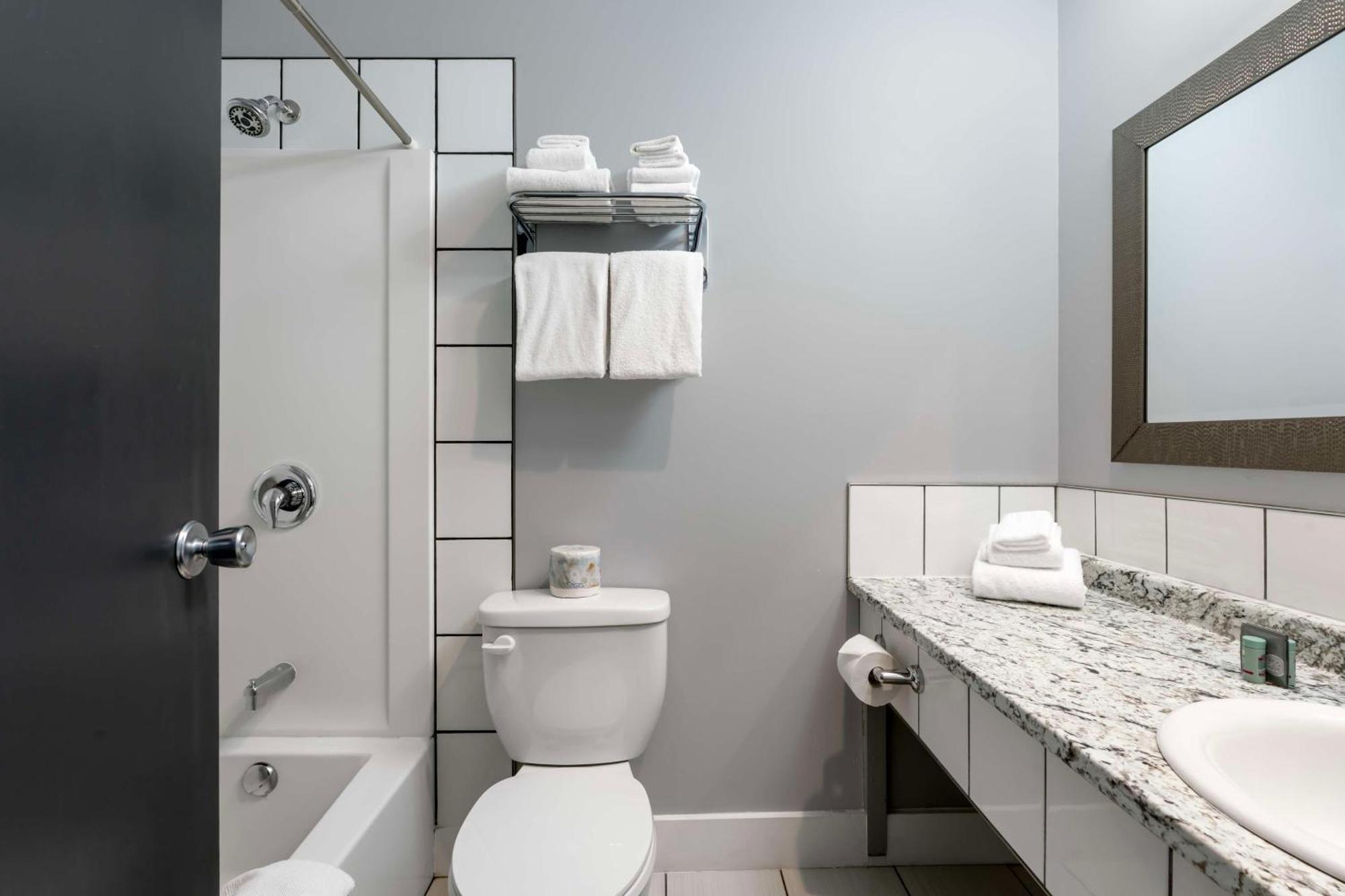 Stoke Hotel Surestay Collection By Best Western Ревелстоук Екстериор снимка